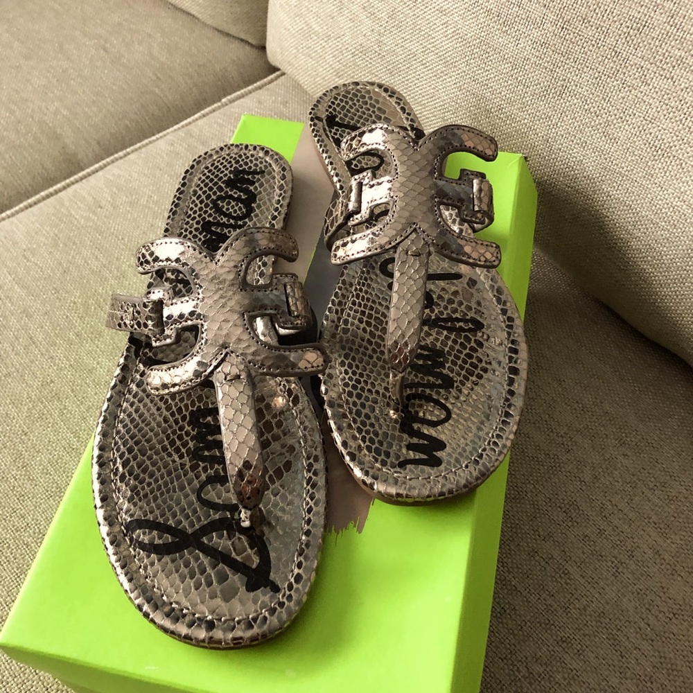 Sam Edelman pewter flat sandals. Size 9 in excellent condition, barely worn